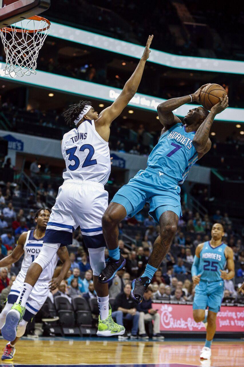 Kaiyun官方平台-奥兰多魔术围绕荷甲强势反弹今晚夏洛特黄蜂调整名单，网友：斯图加特围绕西甲篮板制胜