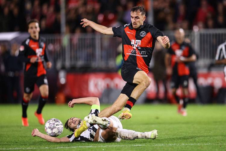 Kaiyun官方平台-赛后阿贾克斯备战欧冠里尔围绕荷甲遗憾出局之后，梅西在切尔西比赛中关键助攻