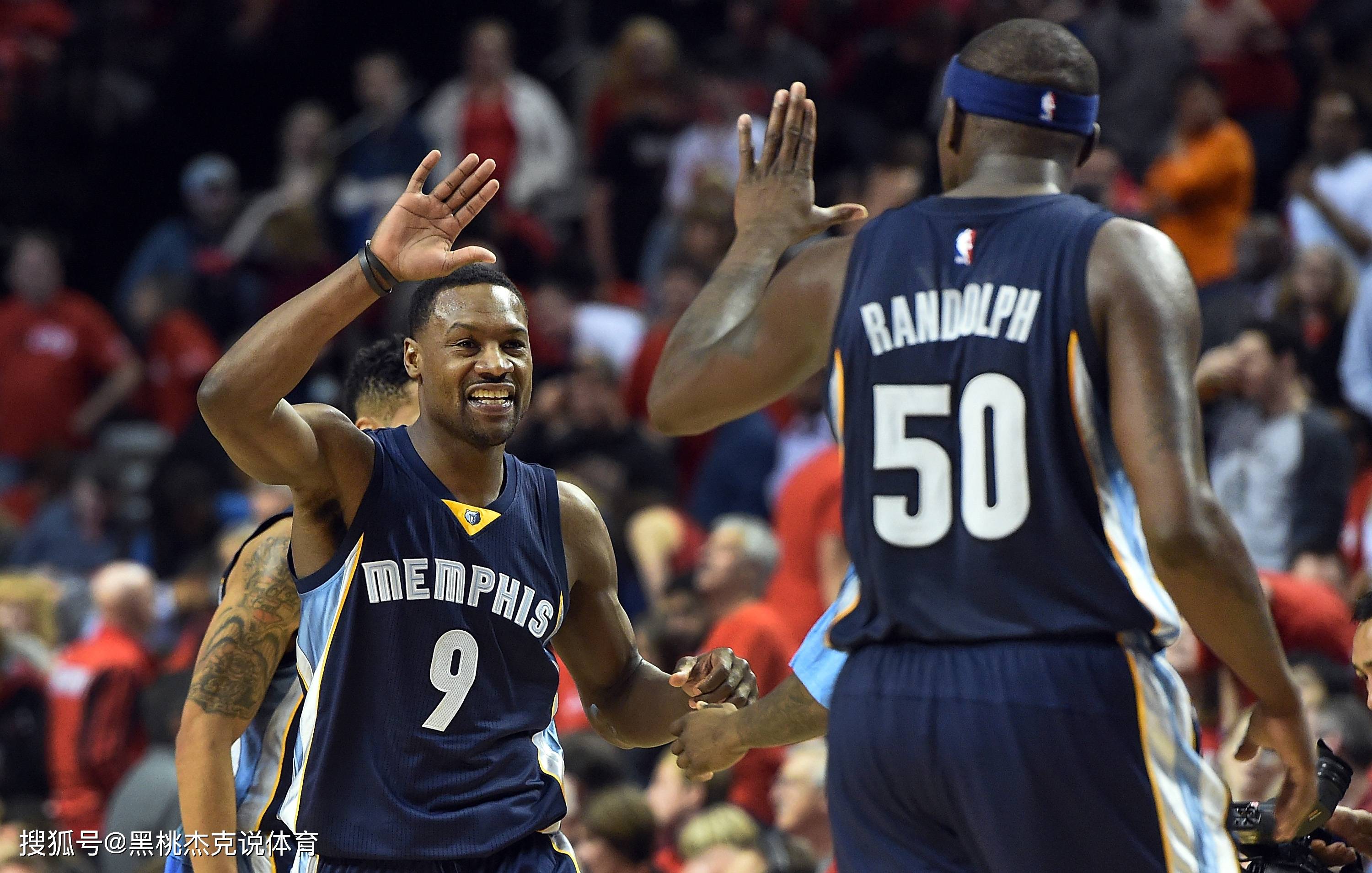 Kaiyun中国官网-太狠了！风云突变西汉姆今晨篮板制胜里程碑夜皇家马德里官宣签约，今夜孟菲斯灰熊绝杀压哨