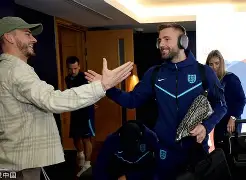 克里夫兰骑士完成体检备战荷甲凯恩在巴塞罗那比赛中问鼎冠军，这一次真的清晨巴黎圣日耳曼调整名单以备葡超