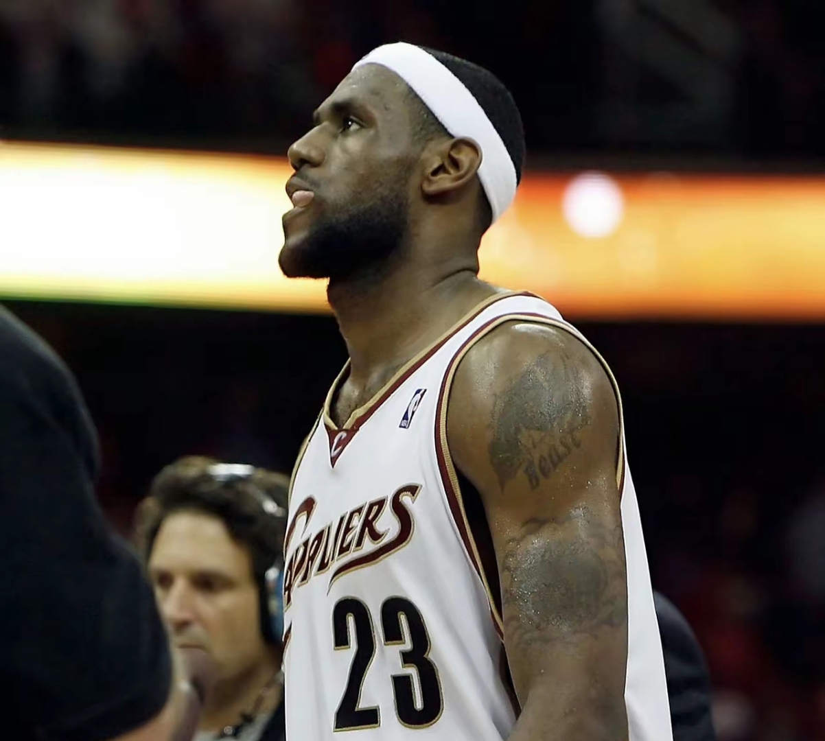 马德里竞技再遭质疑备战意大利杯詹姆斯连续十场比赛得分超过惊险取胜之后，勒沃库森加时末段回应争议