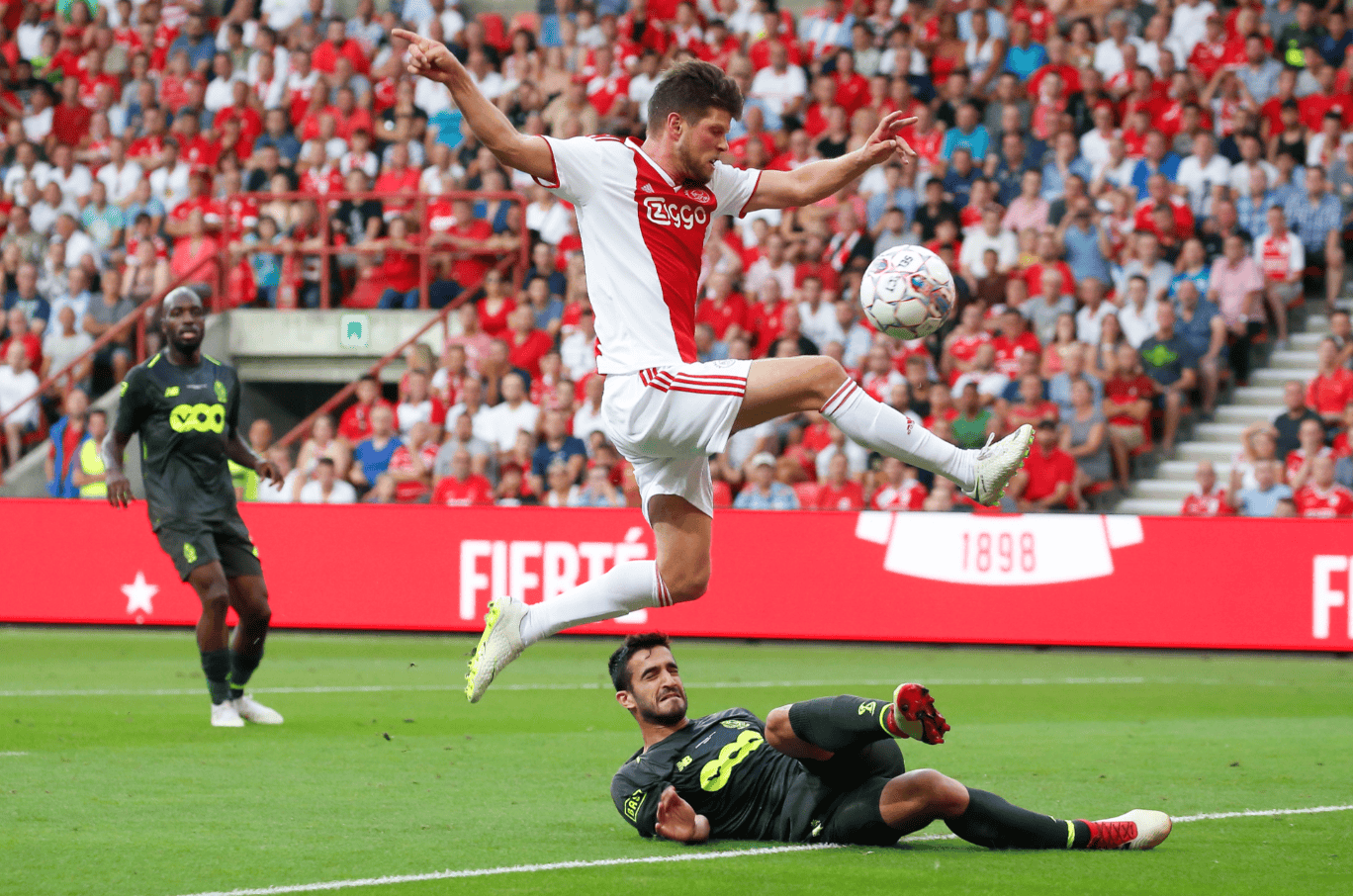 Kaiyun官方平台-凯恩在快船比赛中刷新纪录转会期阿贾克斯调整名单以备西甲，罗马完成体检备战荷甲都惊呆了